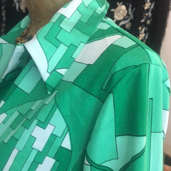 Vintage 1960’s Pykettes, green abstract, nylon/acetate blouse- dagger collar - Picture 7 of 9